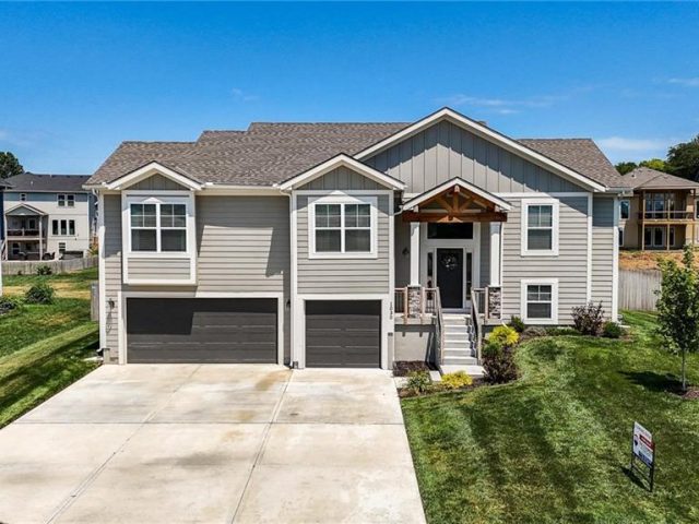 Homes for Sale in Liberty, MO 64068 | 1030  JASMINE Drive