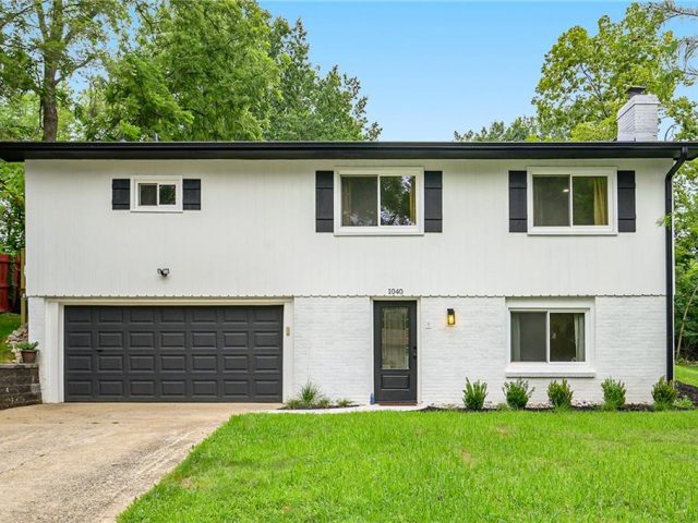 Homes for Sale in Lake Waukomis, MO 64151 | 1040  South Shore Drive