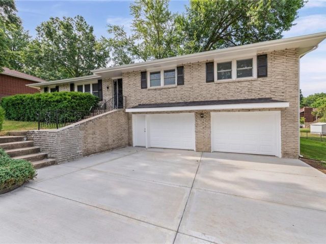 Homes for Sale in Kansas City, MO 64118 | 1615 NE 78th Street