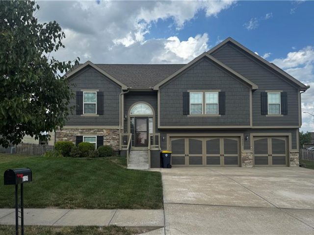 Homes for Sale in Kansas City, MO 64157 | 10805 N Richmond Avenue