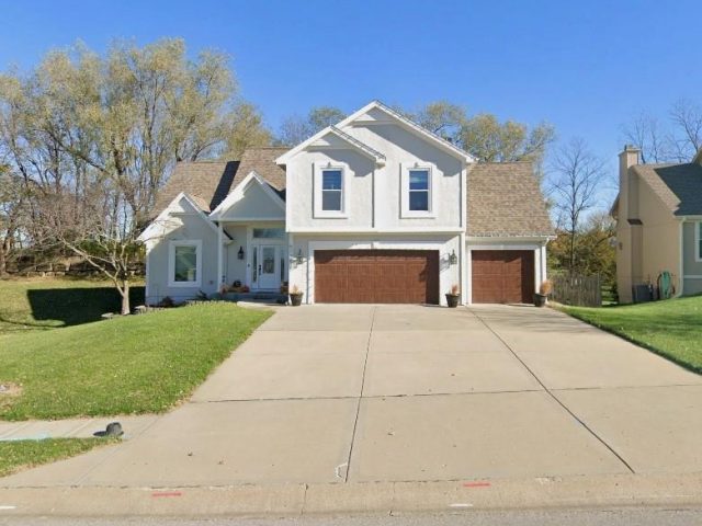 Homes for Sale in Parkville, MO 64152 | 6775 NW Nevada Avenue