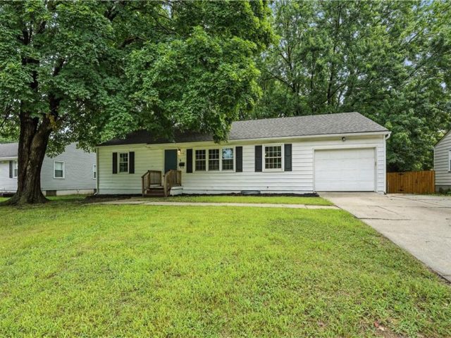 Homes for Sale in Gladstone, MO 64118 | 6513 N HARRISON Street