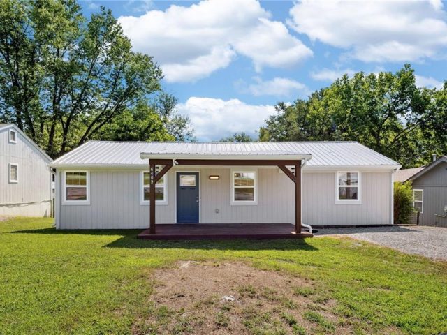 Homes for Sale in Pleasant Valley, MO 64068 | 6409  Ravena Road