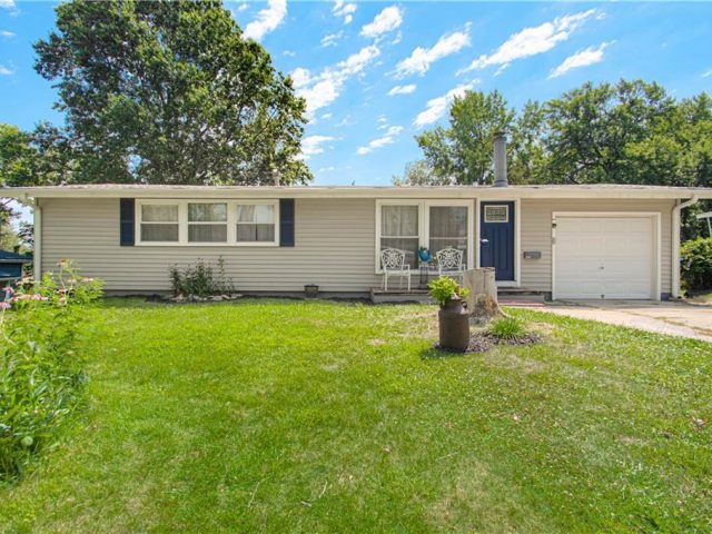 Homes for Sale in Gladstone, MO 64118 | 5613 N Garfield Avenue