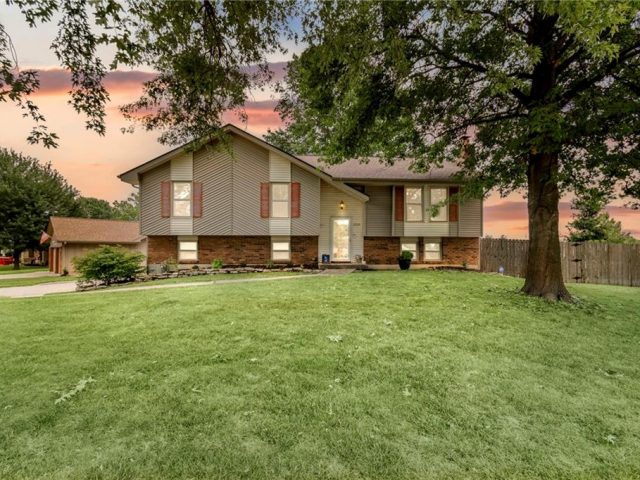 Homes for Sale in Kansas City, MO 64154 | 2219 NW 84th Terrace