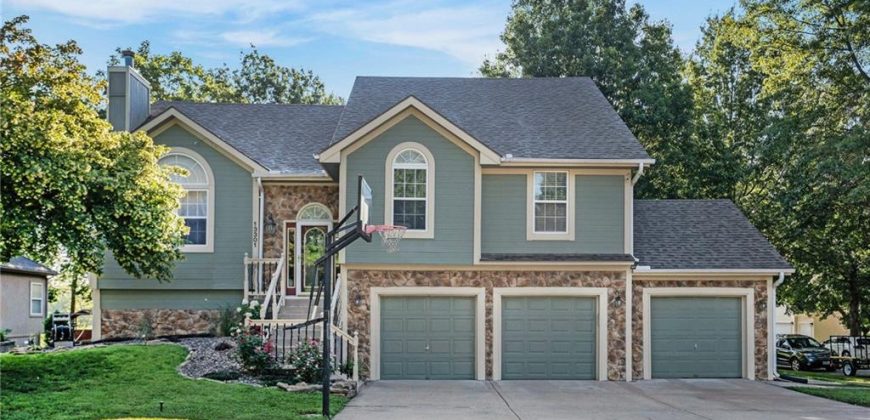 Homes for Sale in Smithville, MO 64089 | 13301  Forest Oaks Drive