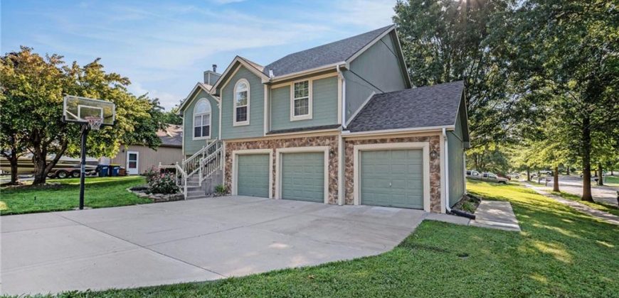 Homes for Sale in Smithville, MO 64089 | 13301  Forest Oaks Drive