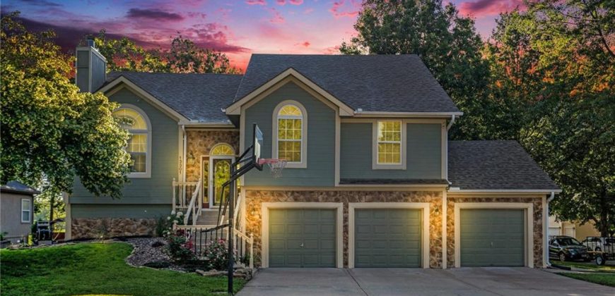 Homes for Sale in Smithville, MO 64089 | 13301  Forest Oaks Drive