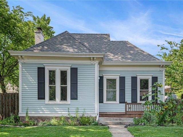 Homes for Sale in Liberty, MO 64068 | 334 W Kansas Street