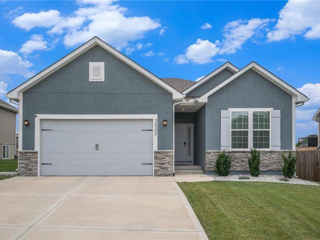Homes for Sale in Kansas City, MO 64154 | 3922 NW 96th Street