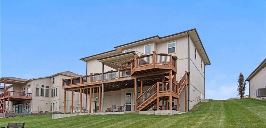 Homes for Sale in Parkville, MO 64152 | 7295 NW Forest Lakes Drive