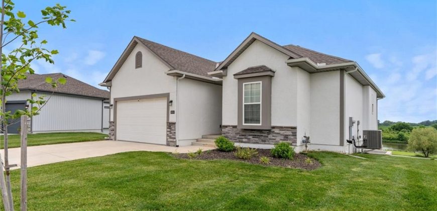 Homes for Sale in Kansas City, MO 64154 | 9504 N Amoret Avenue