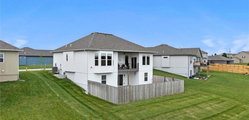 Homes for Sale in Kansas City, MO 64154 | 9504 N Amoret Avenue