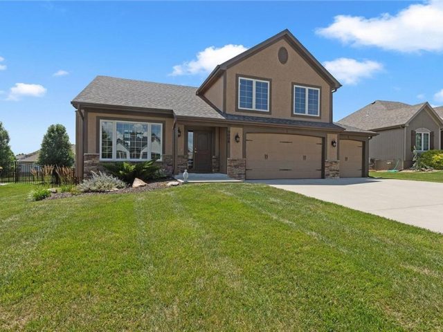 Homes for Sale in Kansas City, MO 64156 | 9008 N MERSINGTON Avenue