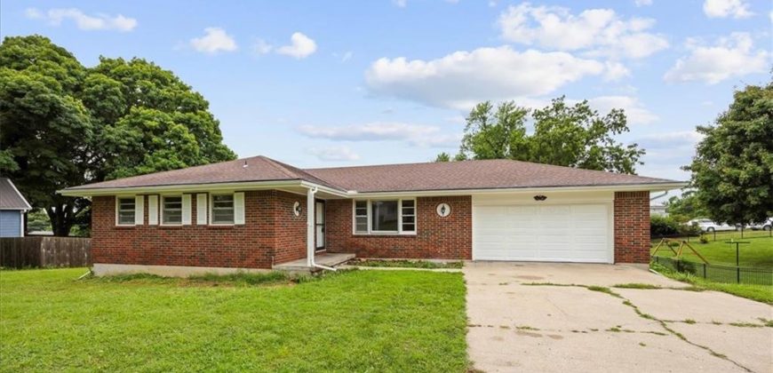 Homes for Sale in Dearborn, MO 64439 | 104 N June Street