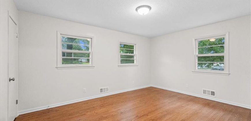 Homes for Sale in Dearborn, MO 64439 | 104 N June Street