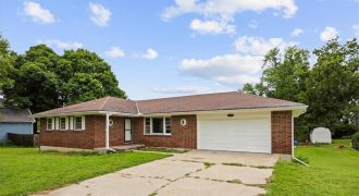 Homes for Sale in Dearborn, MO 64439 | 104 N June Street