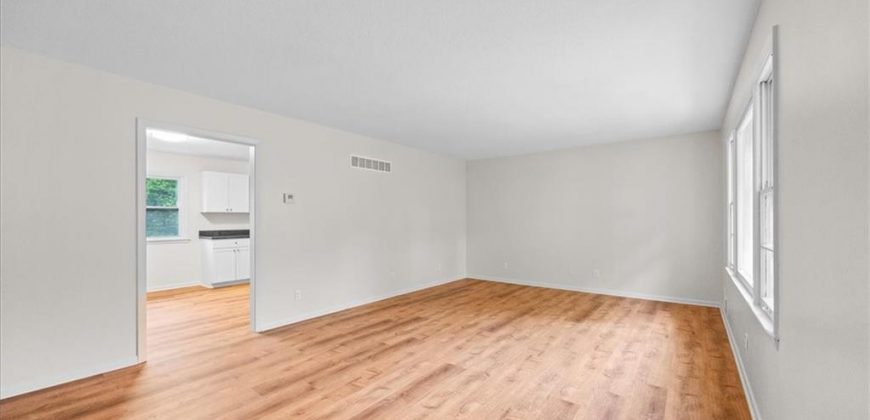 Homes for Sale in Dearborn, MO 64439 | 104 N June Street