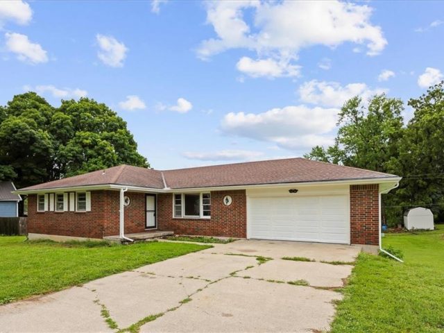 Homes for Sale in Dearborn, MO 64439 | 104 N June Street