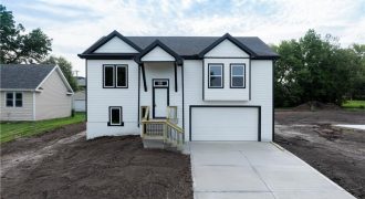Homes for Sale in Smithville, MO 64089 | 523  Hawthorne Street
