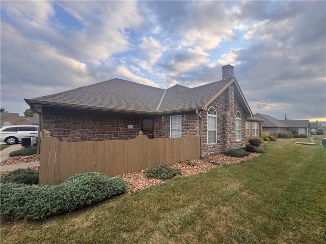 Homes for Sale in Gladstone, MO 64118 | 704 NE 65th Terrace