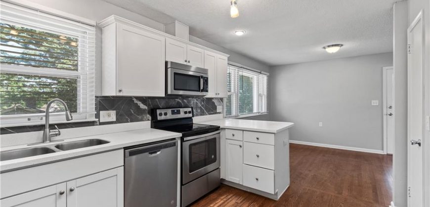 Homes for Sale in Kansas City, MO 64152 | 6511  Valley View Street