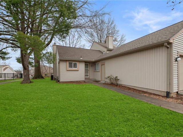 Homes for Sale in Gladstone, MO 64119 | 5987 N Kansas Avenue