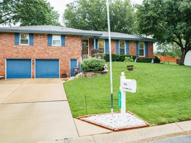 Homes for Sale in Kansas City, MO 64152 | 9730  Overhill Drive