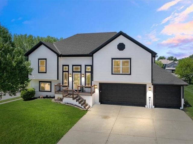 Homes for Sale in Kansas City, MO 64156 | 6219 NE 119th Terrace
