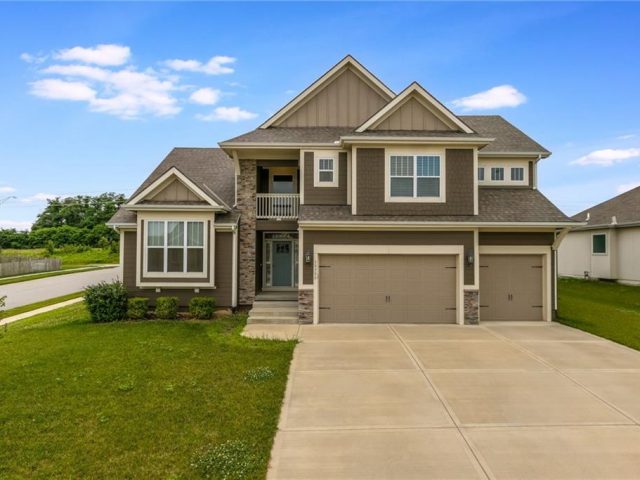 Homes for Sale in Kansas City, MO 64157 | 10500 N Randolph Avenue