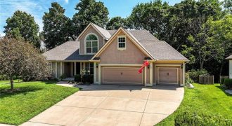 Homes for Sale in Parkville, MO 64152 | 6235 N Forest Drive