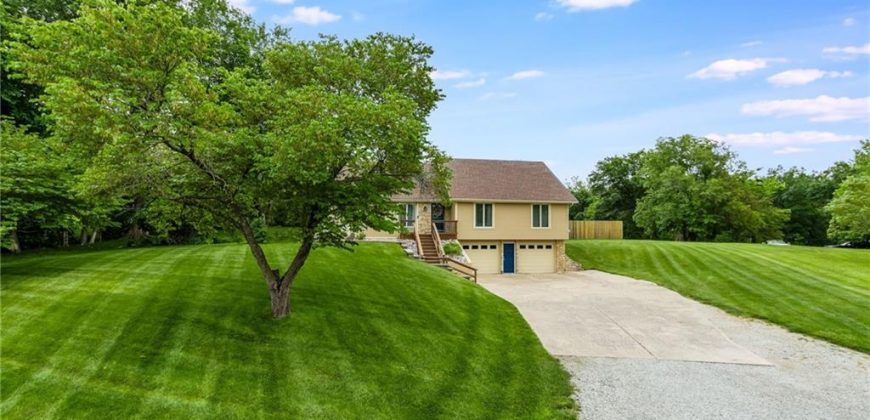 Homes for Sale in Gladstone, MO 64118 | 7815 N Broadway Avenue