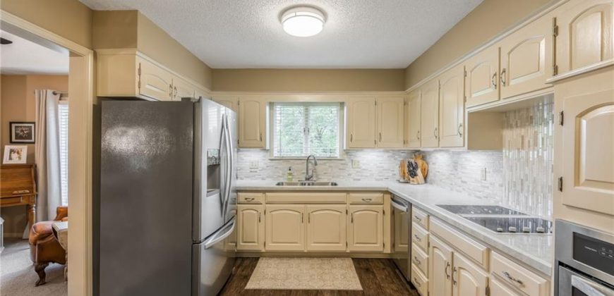 Homes for Sale in Gladstone, MO 64118 | 7815 N Broadway Avenue
