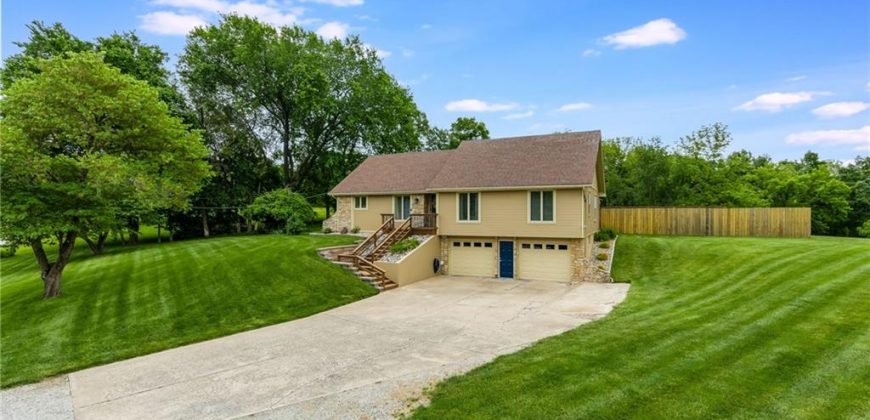 Homes for Sale in Gladstone, MO 64118 | 7815 N Broadway Avenue