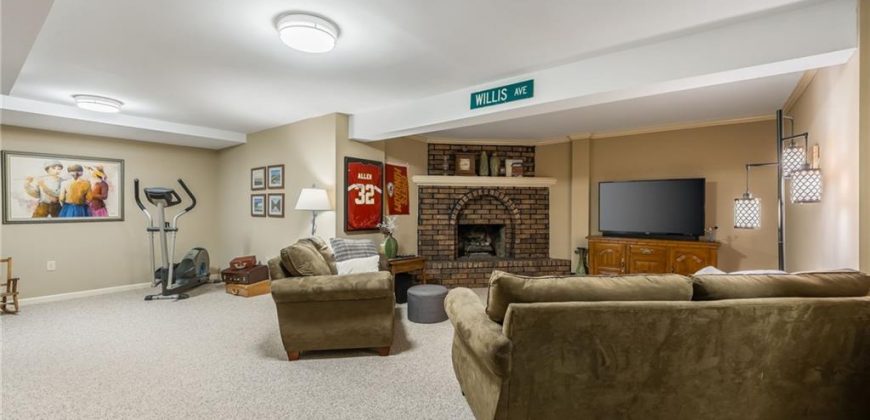 Homes for Sale in Gladstone, MO 64118 | 7815 N Broadway Avenue