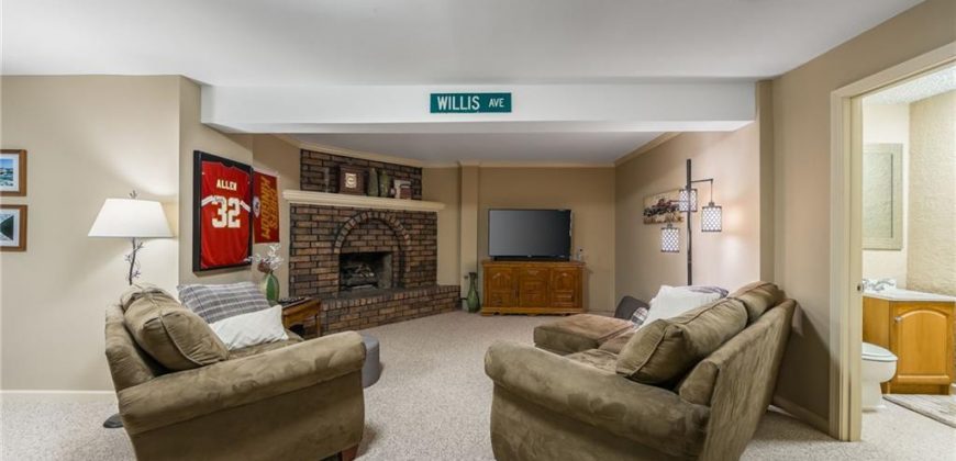 Homes for Sale in Gladstone, MO 64118 | 7815 N Broadway Avenue