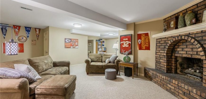 Homes for Sale in Gladstone, MO 64118 | 7815 N Broadway Avenue