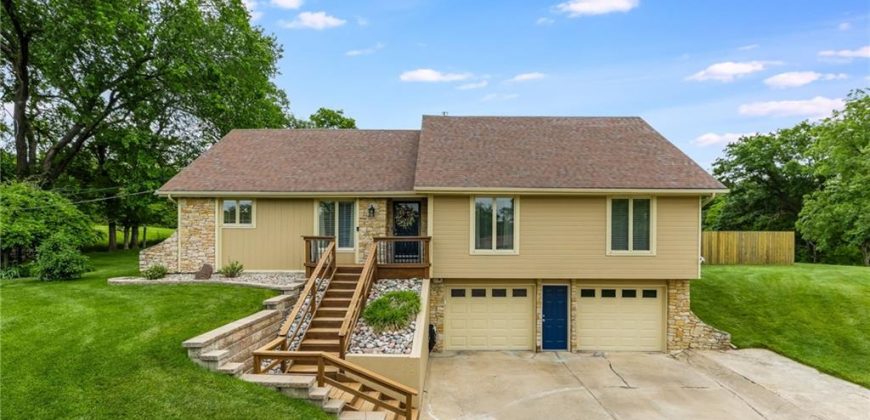 Homes for Sale in Gladstone, MO 64118 | 7815 N Broadway Avenue