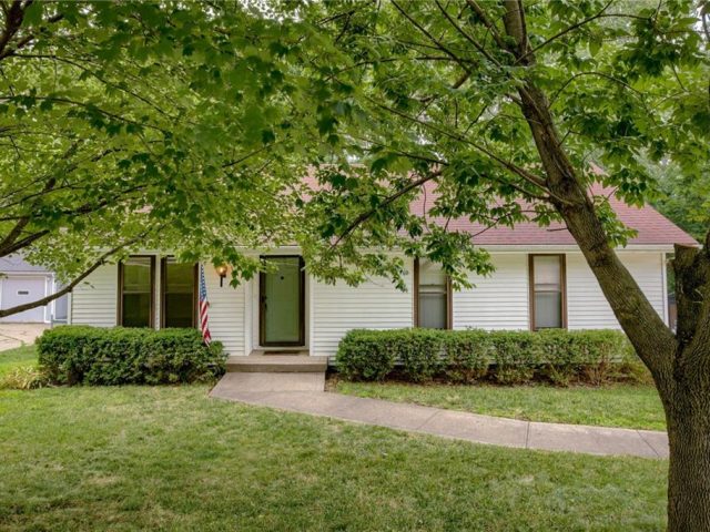 Homes for Sale in Kansas City, MO 64118 | 6004 N Broadway Street