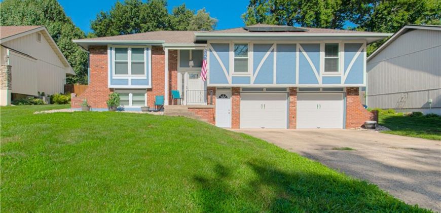 Homes for Sale in Gladstone, MO 64118 | 7624 N Olive Street