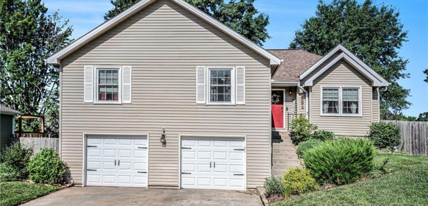 Homes for Sale in Kearney, MO 64060 | 902  Walnut Street