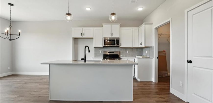 Homes for Sale in Kansas City, MO 64154 | 9616 N Amoret Avenue
