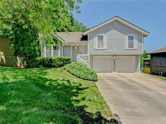 Homes for Sale in Kansas City, MO 64151 | 7824 N Strathbury Avenue