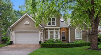 Homes for Sale in Parkville, MO 64152 | 7812  Deer Run