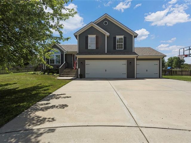 Homes for Sale in Kansas City, MO 64156 | 6905 NE 114th Court