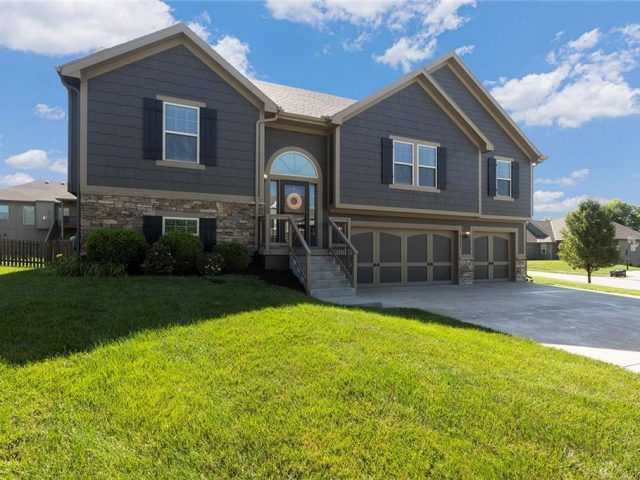 Homes for Sale in Kansas City, MO 64157 | 10805 N Richmond Avenue