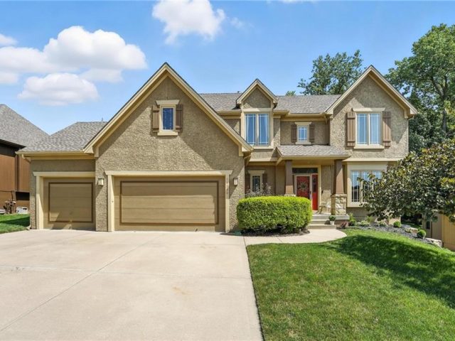 Homes for Sale in Parkville, MO 64152 | 14300  60th Court