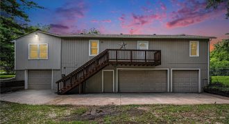 Homes for Sale in Liberty, MO 64068 | 528 E Arthur Street