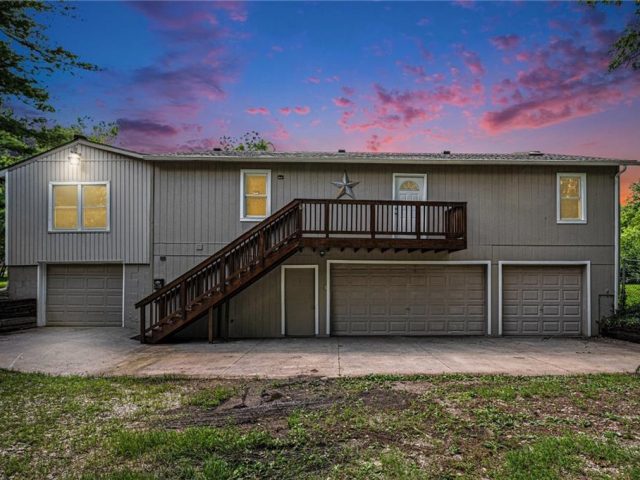 Homes for Sale in Liberty, MO 64068 | 528 E Arthur Street