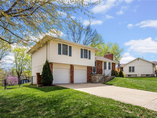 Homes for Sale in Kansas City, MO 64118 | 7939 N Brooklyn Avenue